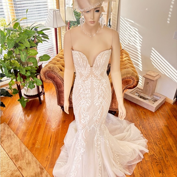 Pallas Couture Merla. Size 12. Retails $11,400 - Picture 5 of 16
